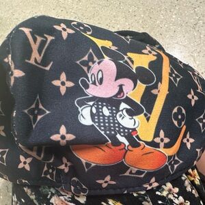 Mickey Mouse mask new never won